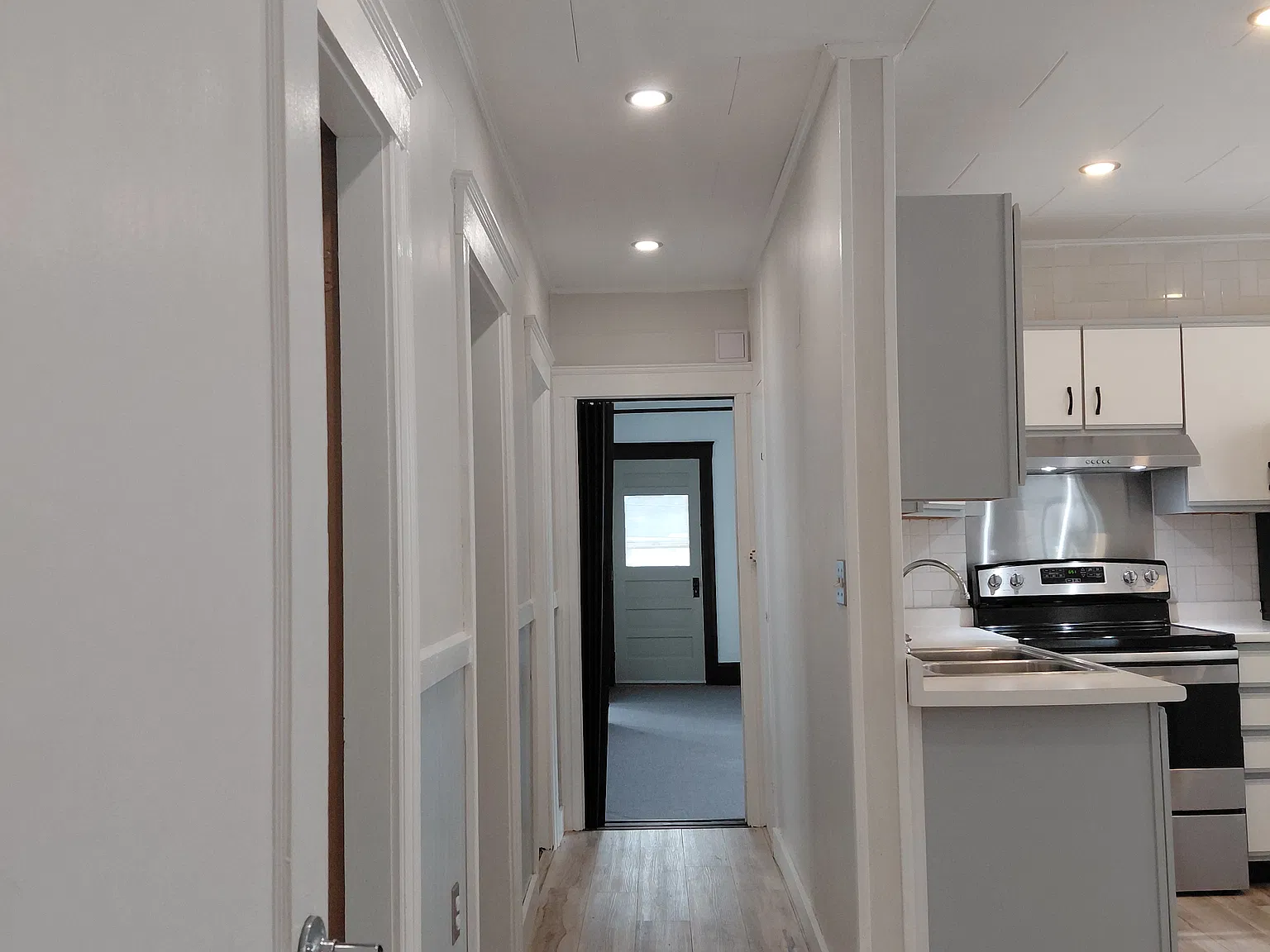 2 bed, 1200 sqft, $2,300 — Photo 3