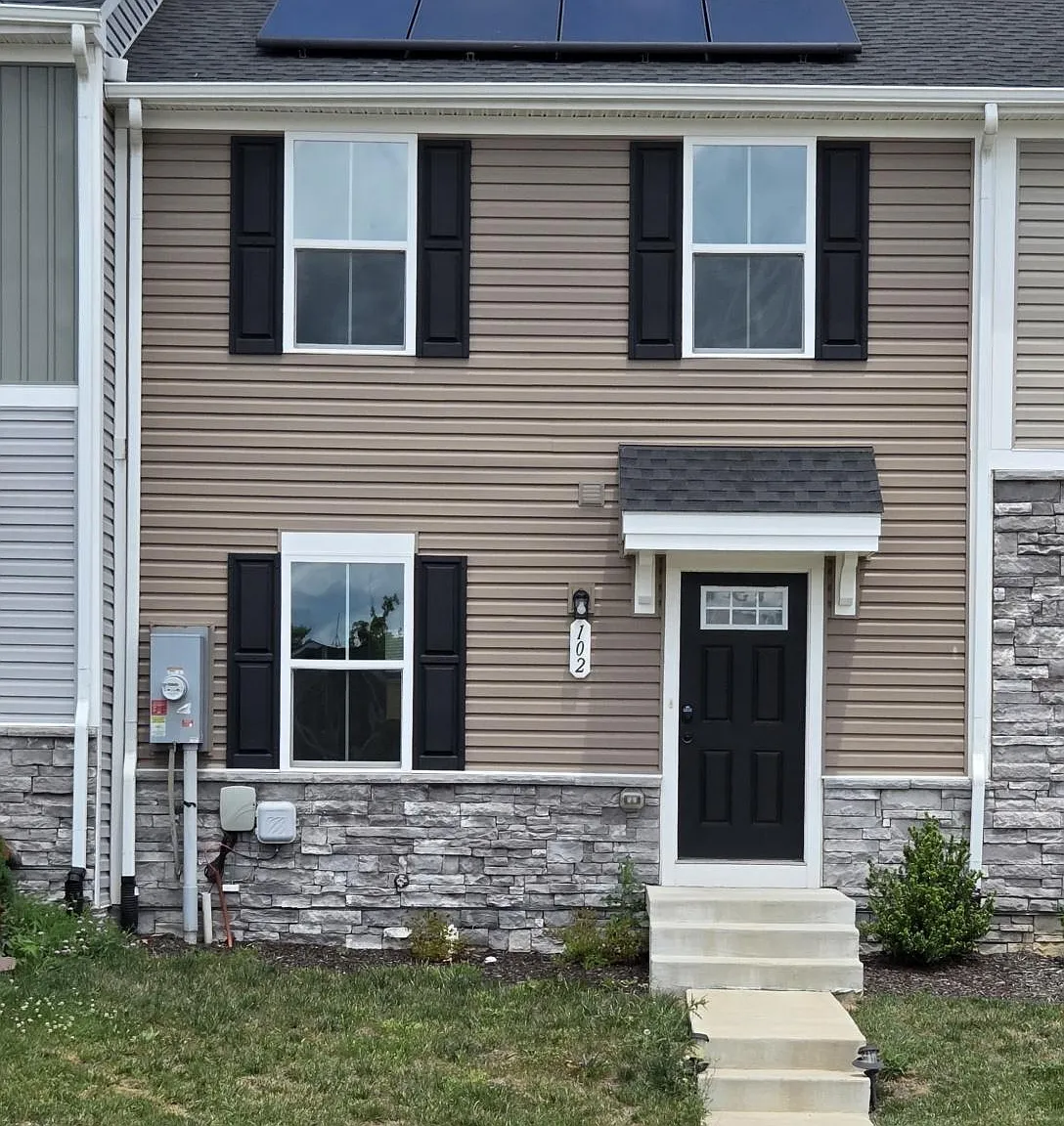 3 bed, 2.5 bath, 1240 sqft, $2,000 — Photo 2