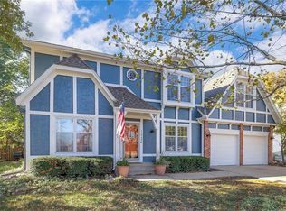 11940 S Cottonwood Dr, Olathe, KS 66062