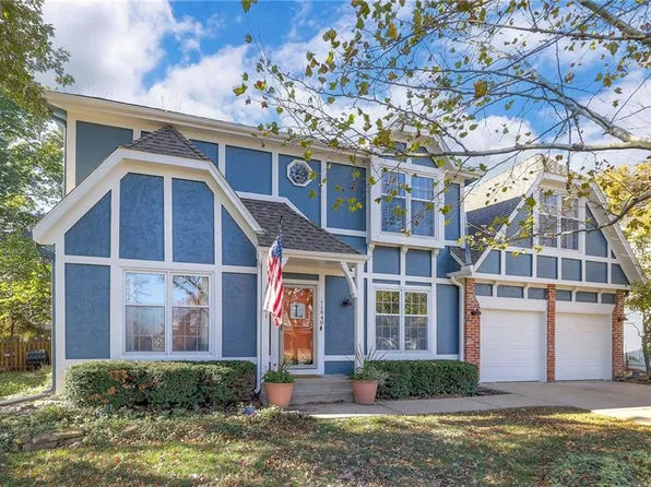 11940 S Cottonwood Dr, Olathe, KS 66062