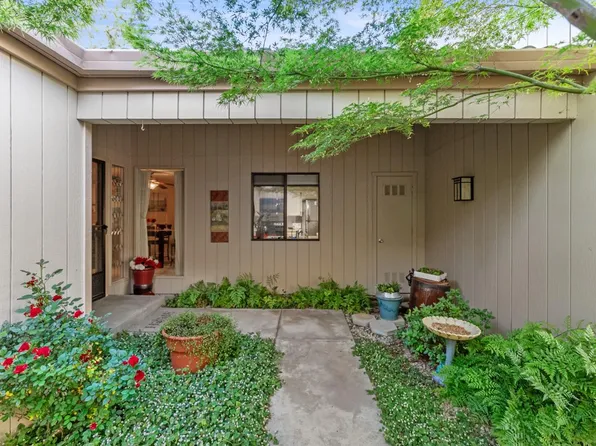 1715 Tollhouse Ln, Clovis, CA 93611