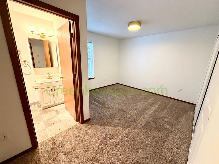 10030 N Lombard St — Photo 3