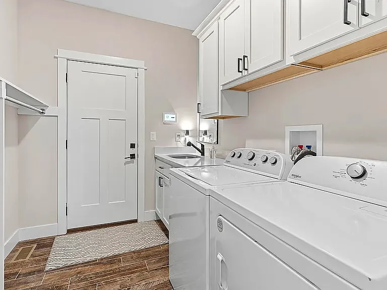 3912 Travers Cir — Photo 28