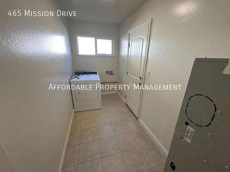 465 Mission Dr — Photo 19