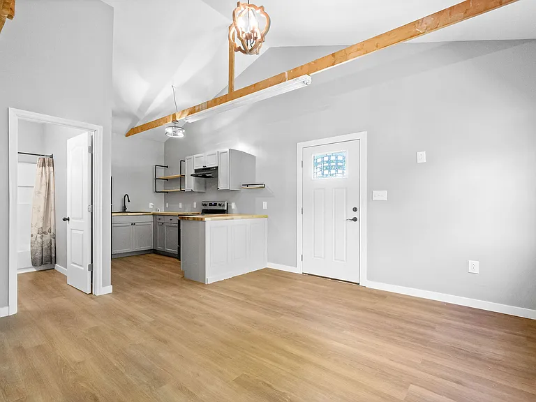478 Thompkins Ln #B — Photo 8