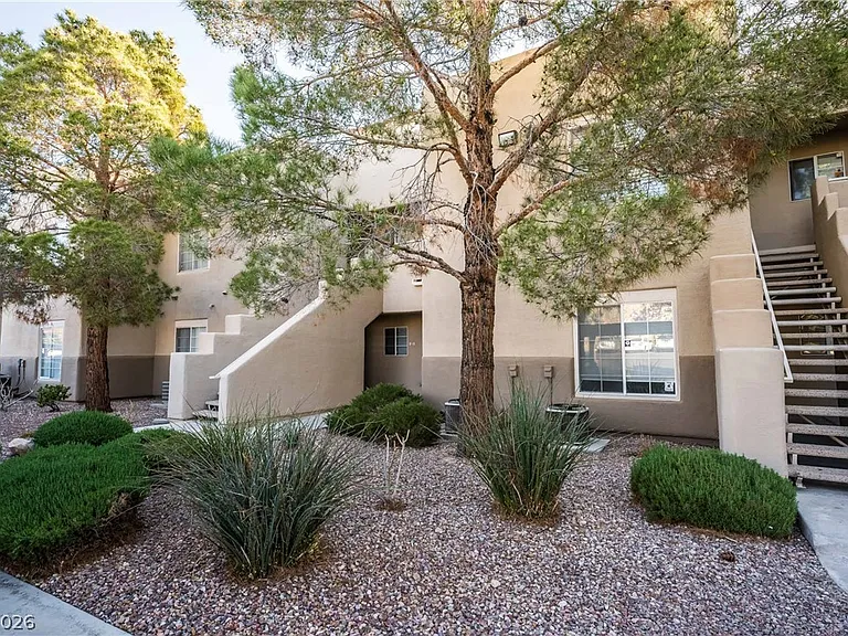 1908 Villa Palms Ct #202 — Photo 3