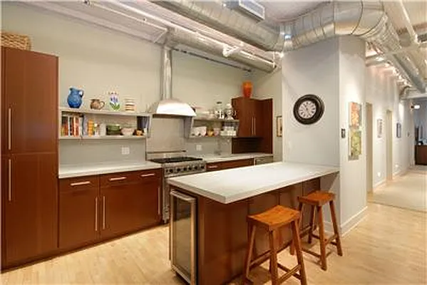 Sold by Warburg | media 4