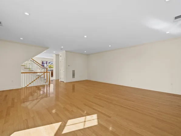 1 Intrepid Place image 10 of 38