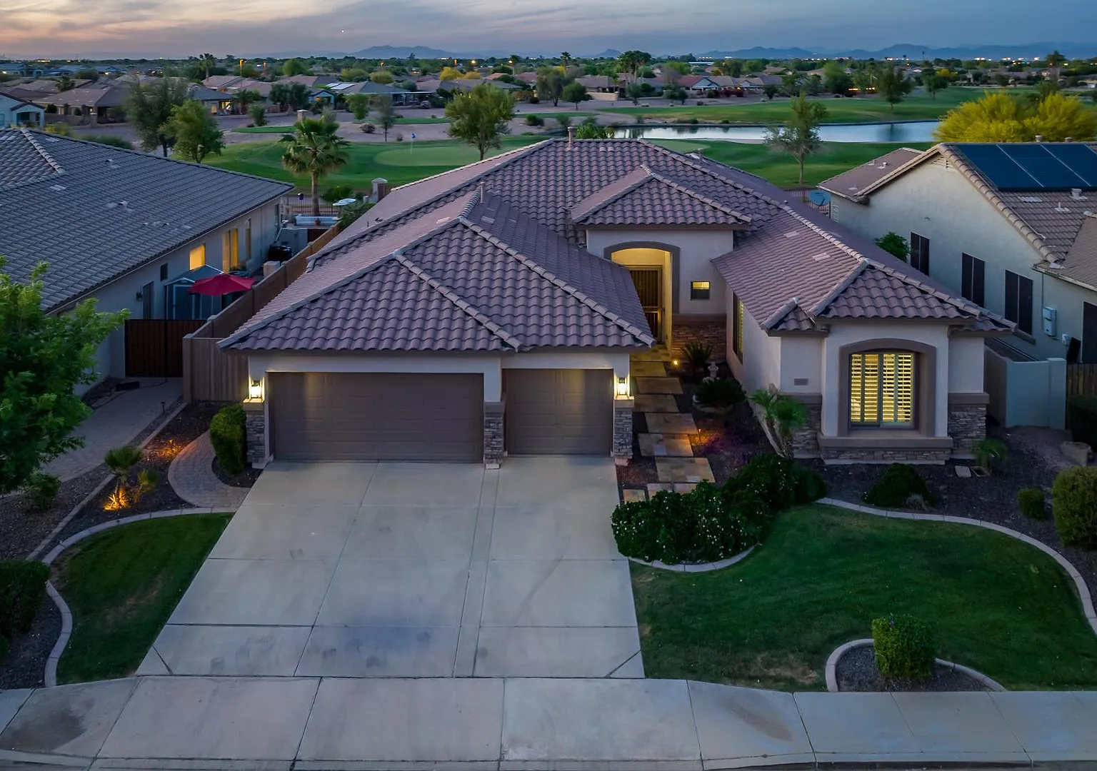 4 bed, 2.0 bath, 2740 sqft, $5,200 — Photo 4