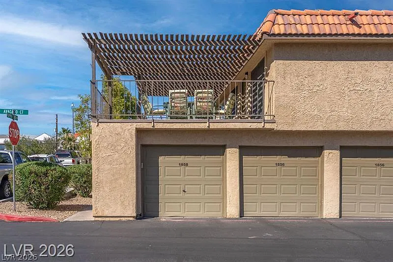 2 bed, 2.0 bath, 924 sqft, $1,550 — Photo 3