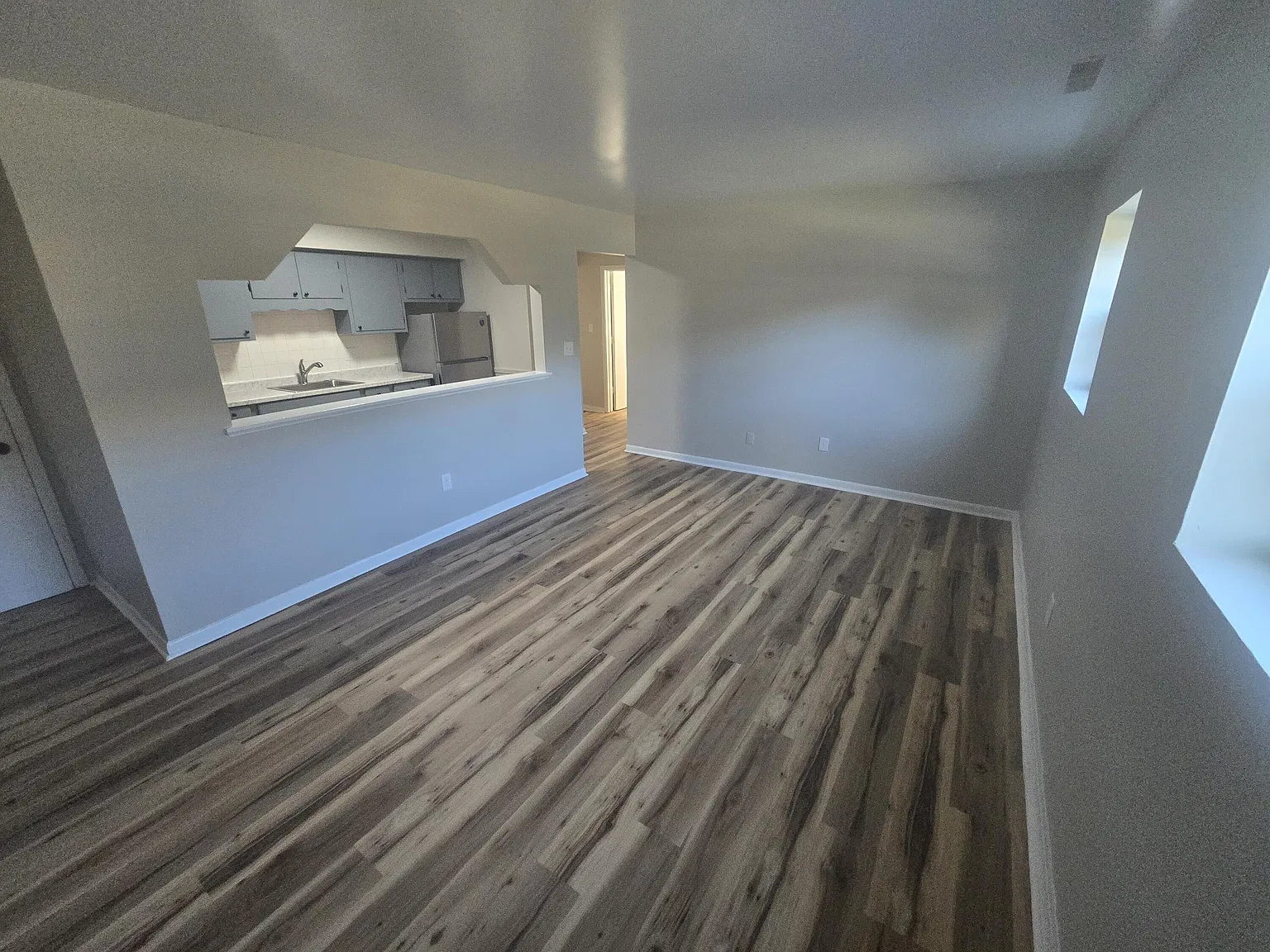 2 bed, 1.0 bath, 1000 sqft, $1,045 — Photo 2