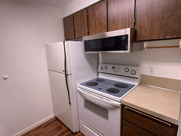 1010-1040 Lansford Dr SE — Photo 5