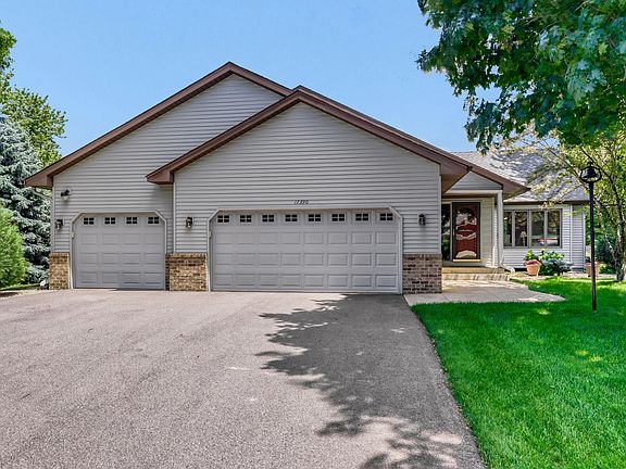 3rd image of 17390 Greenview Cir