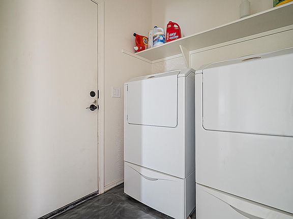 4th image of 2669 E Bellerive Dr