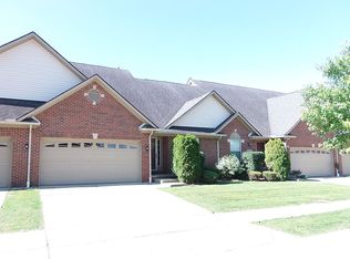 20246 Doves Pointe Dr, Brownstown, MI 48174