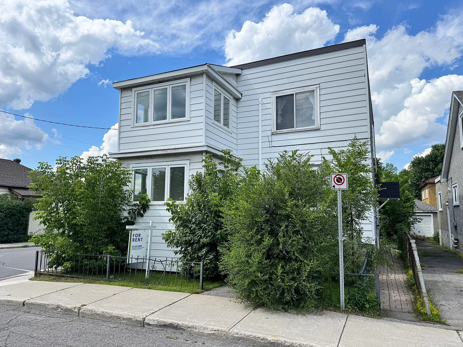 147 Carillon Street — Photo 2