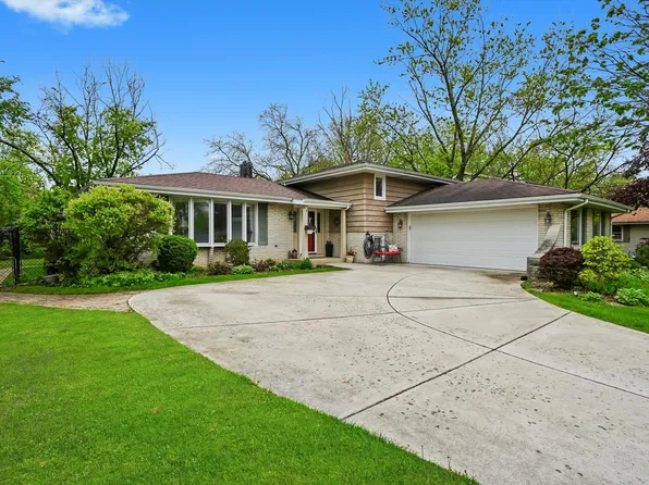 7513 Rohrer Dr, Downers Grove, IL 60516