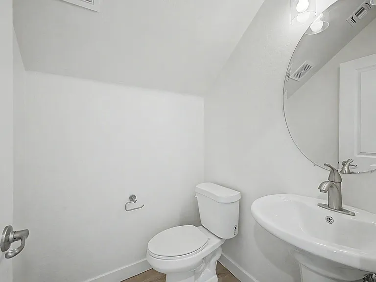 105 W Latona Rd — Photo 19