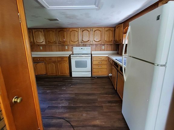 2nd image of 76 Aspen St