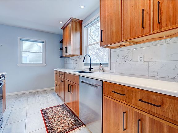 4th image of 155 Berwick Rd