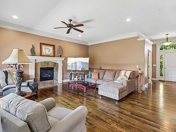 5th image of 9027 N Askew Ave