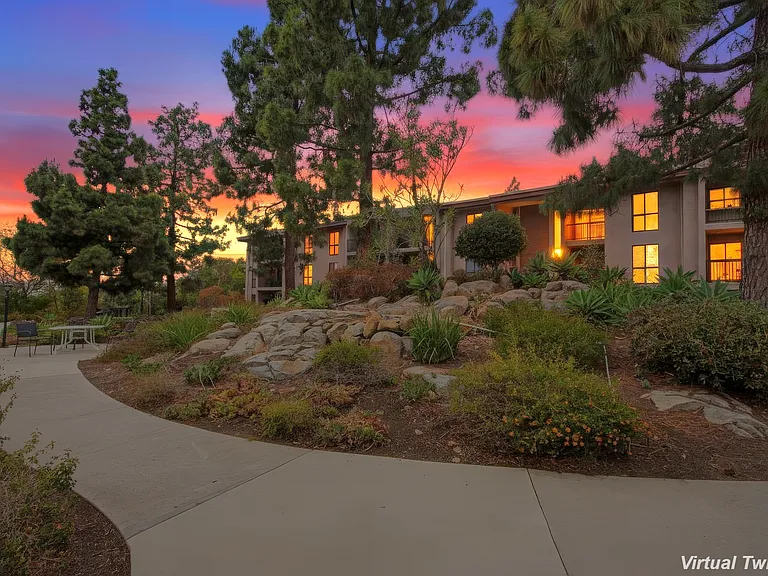 7858 Cowles Mountain Ct #D27 — Photo 26