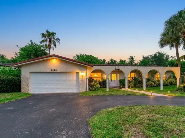 620 Lake Dasha Cir, Plantation, FL 33324