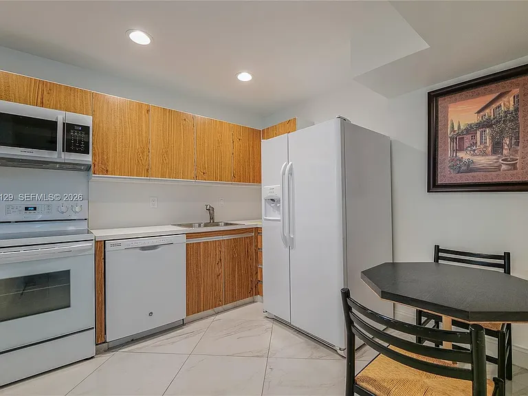 2401 S Ocean Dr #305 — Photo 9