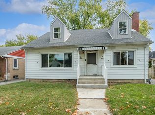 9243 Lynwood Dr, Oak Lawn, IL 60453