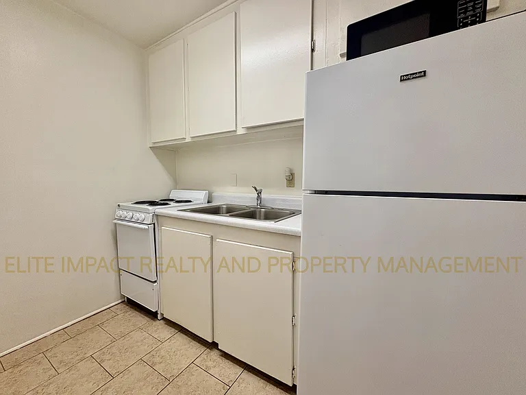 2454 N Treat Ave #1 — Photo 4
