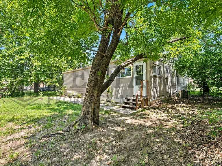2917 S Walnut St — Photo 7