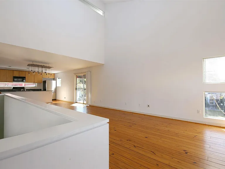 2819 Crawford St — Photo 10