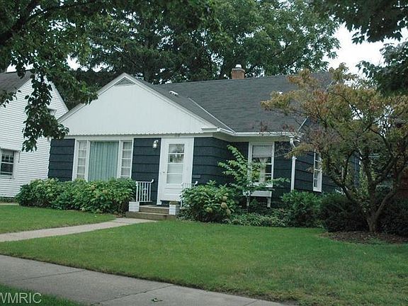 2nd image of 118 W 22nd St