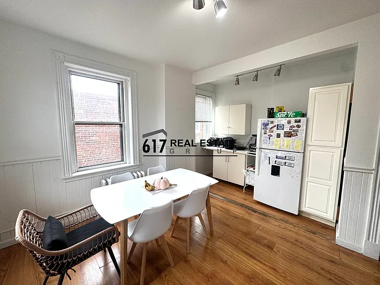 11-2 Euston St — Photo 6