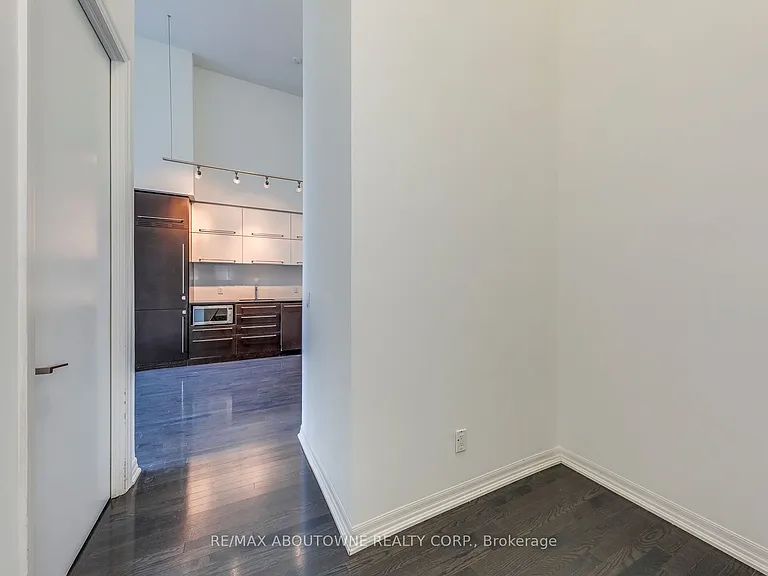770 Bay St #202 — Photo 19