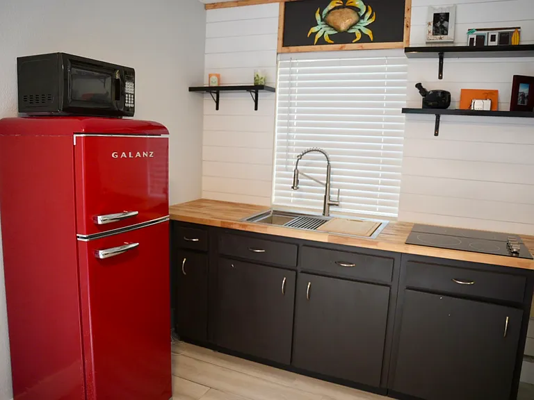 3005 Saxon Dr — Photo 4