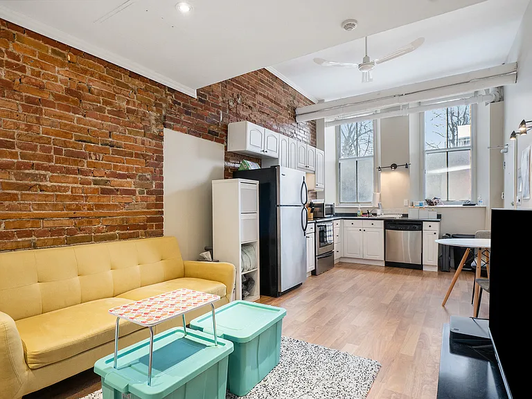 329 Johnson St #2 — Photo 4