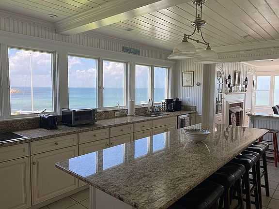 Kitchen with large island 