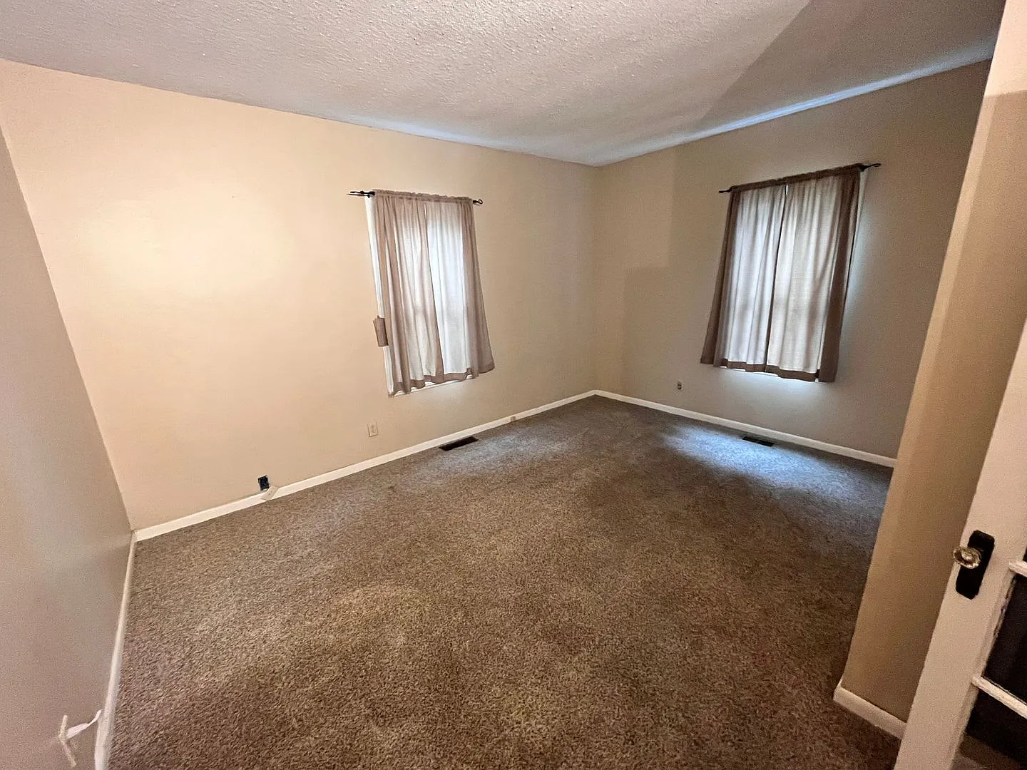 3 Bed, 2 bath House! — Photo 3