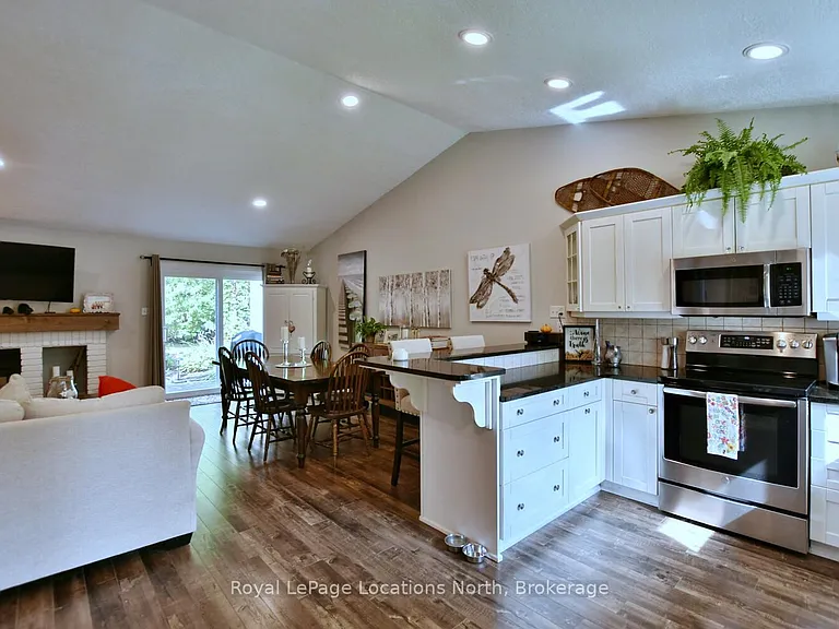 590 Oxbow Cres — Photo 12