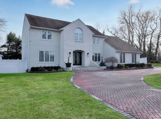 17 Sandy Ln, Eatontown, NJ 07724