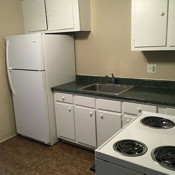 Evergreen Village Apartments & Townhouses — Photo 49