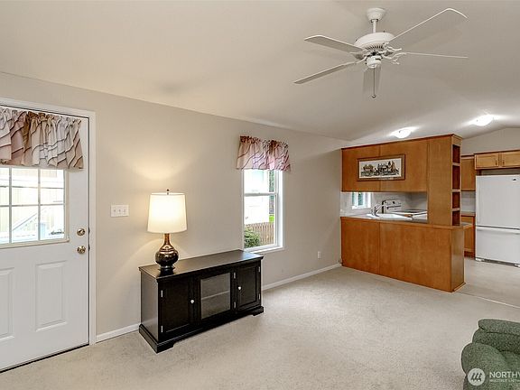 4th image of 8410 143rd Avenue Ct E