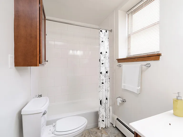 Elevate your lifestyle at Central Lakes of Uptown, where modern bathrooms offer both comfort and style. Enjoy spacious layouts and contemporary finishes. DonAaat miss out on calling this welcoming community home Aaa inquire today!