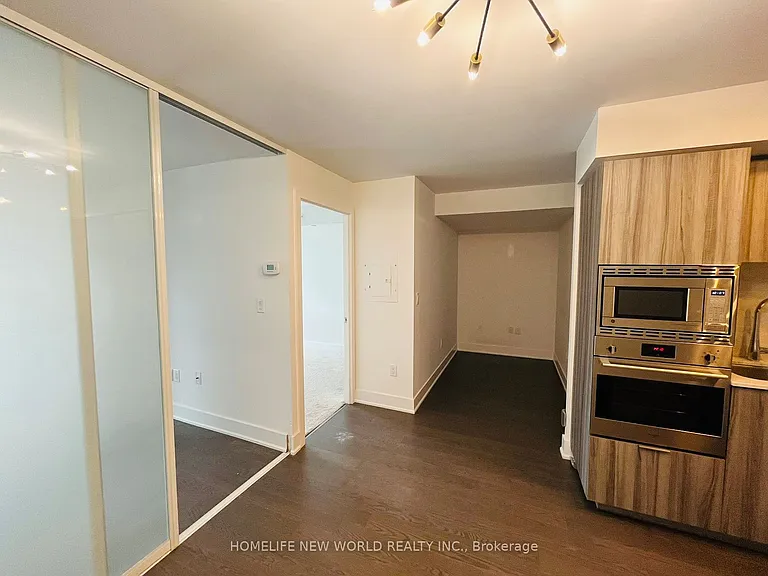955 Bay St #2019 — Photo 3