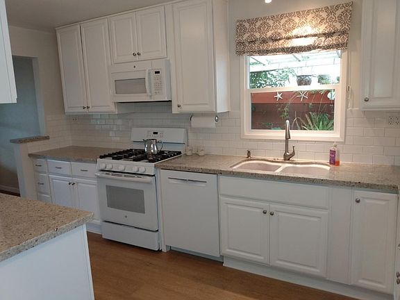 3rd image of 6936 Glenroy St