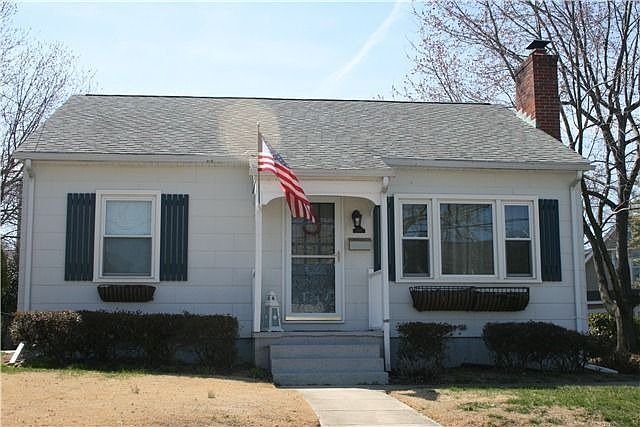 1st image of 202 Lockwood Ct