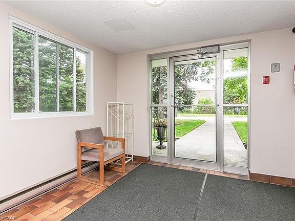 4th image of 30 Avalon Pl #203