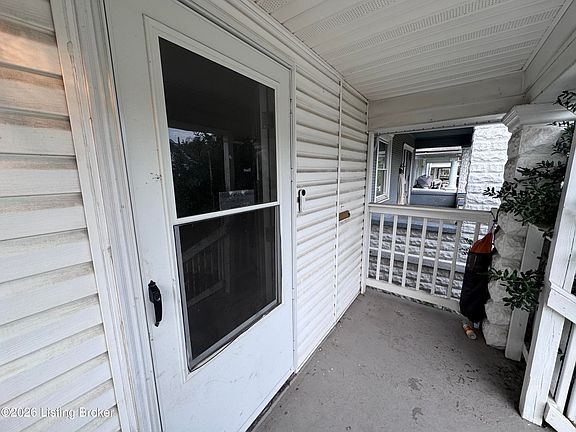 2nd image of 2329 W Oak St