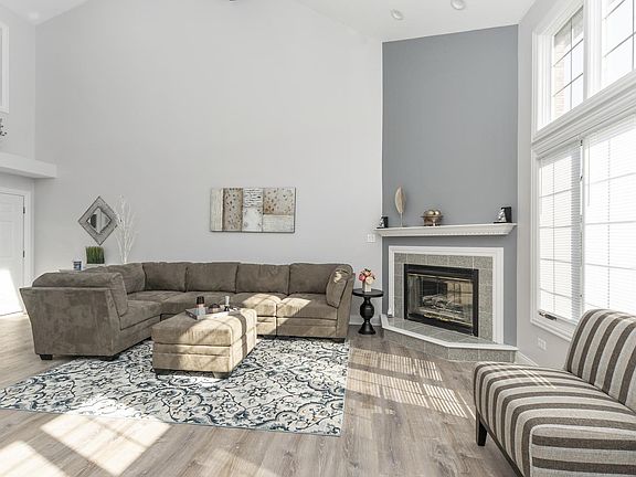 4th image of 18337 Pond View Ct